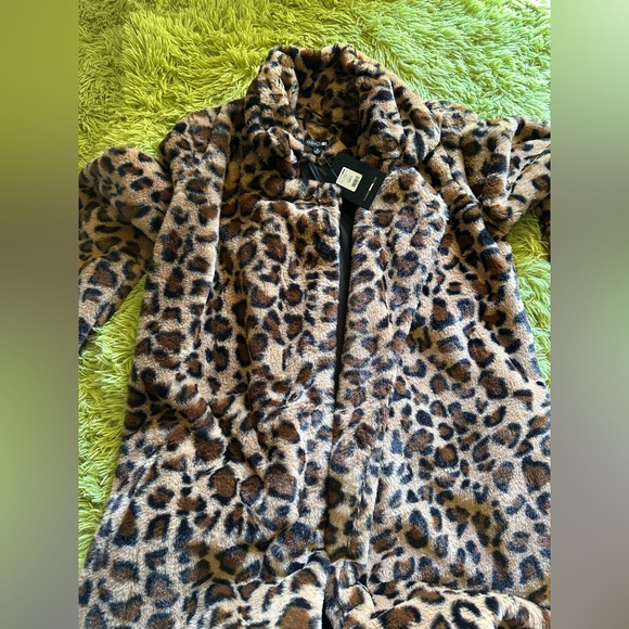 Fashion Nova Brand New Faux Fur Coat - Picture 5 of 8